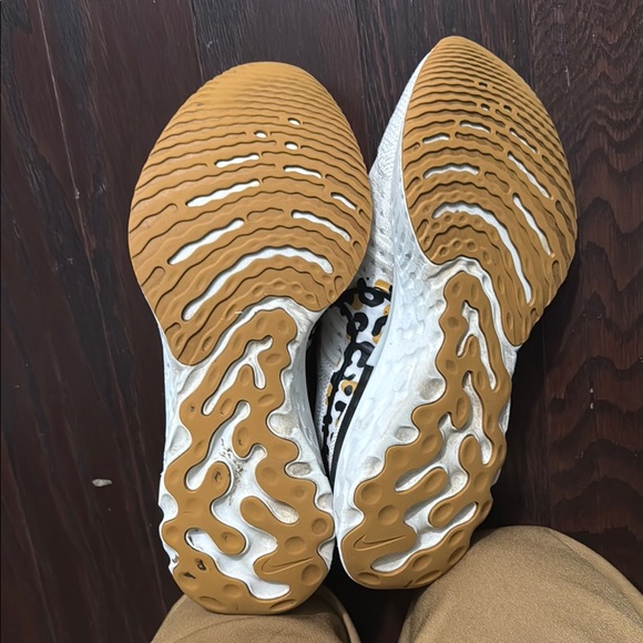 Nike Infinity W 7.5 Animal Print Athletic Shoes - Picture 9 of 11